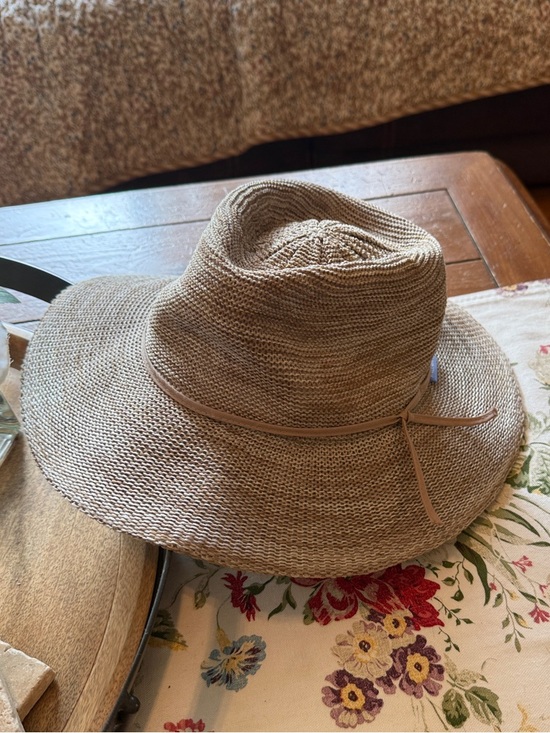 Wallaroo Accessories - Women’s Straw Sun Hat with Slim Band - Tan